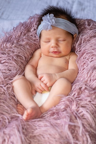 How to buy baby girl’s clothes online with a baby shopping guide
